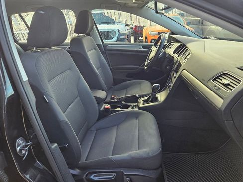 Used 2017 Volkswagen Golf S image 18