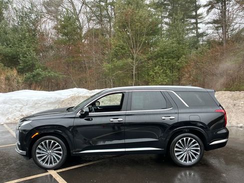 Used 2024 Hyundai Palisade Calligraphy image 2