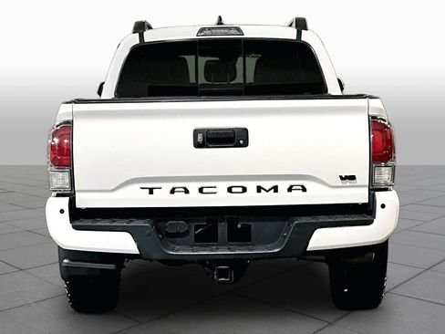 Used 2022 Toyota Tacoma TRD Off-Road w/ Technology Package AWD/4WD image 5