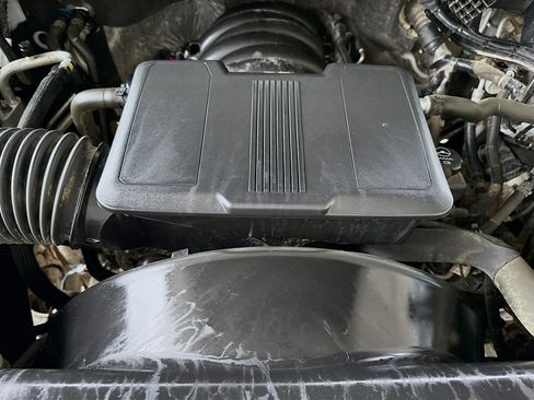 Used 2024 Chevrolet Silverado 2500 LT image 38