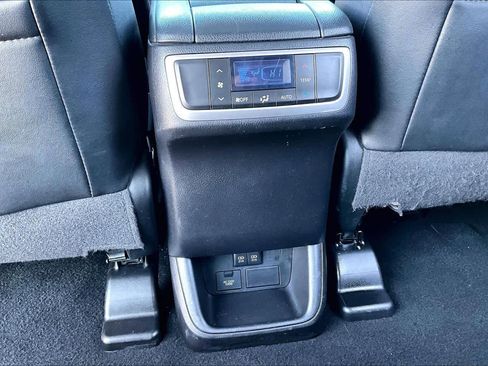 Used 2019 Toyota Highlander Limited image 15