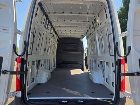 New 2025 Mercedes-Benz eSprinter 170 Cargo image 16