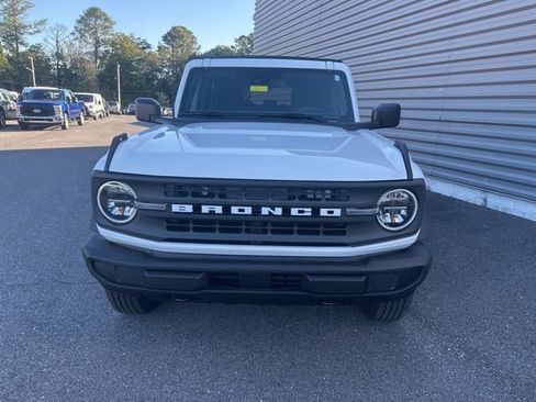 New 2025 Ford Bronco Base image 8