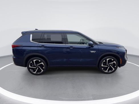 Used 2024 Mitsubishi Outlander SEL AWD/4WD image 2
