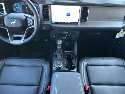 New 2025 Ford Bronco Outer Banks w/ Sasquatch Package image 13