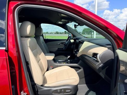 Certified 2023 Chevrolet Traverse LT w/ LT Premium Package FWD image 11