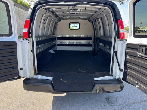 Used 2018 Chevrolet Express 2500 RWD image 24