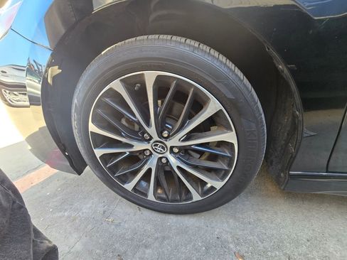 Used 2018 Toyota Camry SE image 15