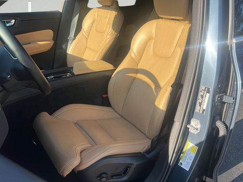 Used 2022 Volvo XC60 B6 Inscription AWD/4WD image 16