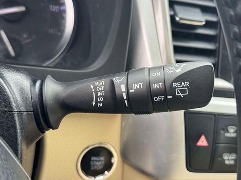 Used 2019 Toyota Highlander XLE AWD/4WD image 23