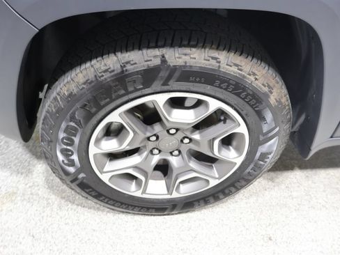 Used 2021 Jeep Cherokee Trailhawk w/ Technology Group AWD/4WD image 10