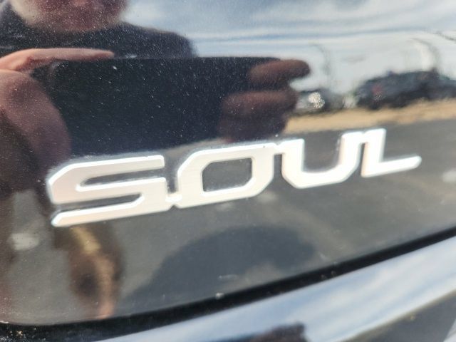 Used 2024 Kia Soul LX w/ Option Group 015 FWD image 19