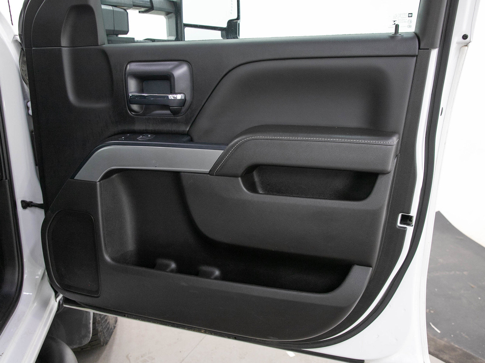 Used 2018 Chevrolet Silverado 3500 LT w/ LT Convenience Package AWD/4WD image 11