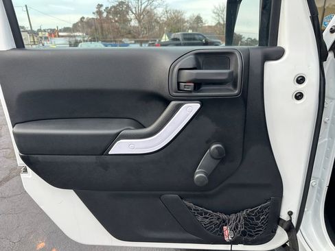 Used 2015 Jeep Wrangler Unlimited Sport image 30