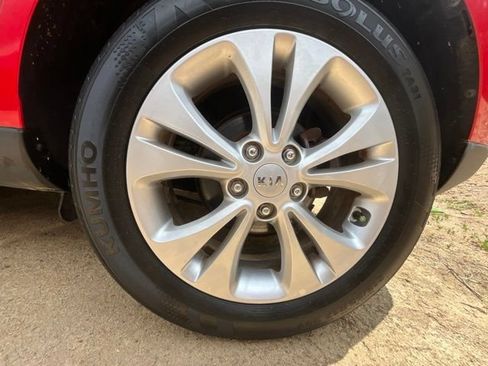 Used 2015 Kia Soul + FWD image 11