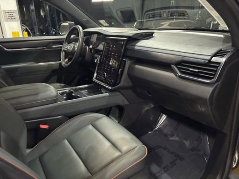 Used 2024 GMC Acadia AT4 w/ Luxury Package image 35