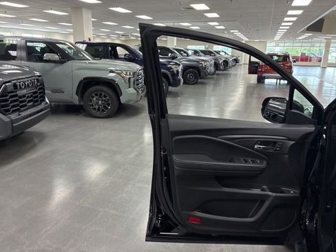 Used 2025 Honda Ridgeline RTL image 19