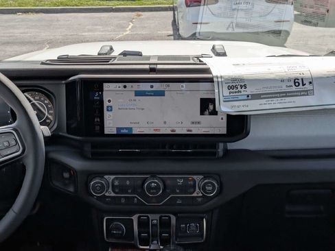 New 2026 Jeep Gladiator Sport AWD/4WD image 18