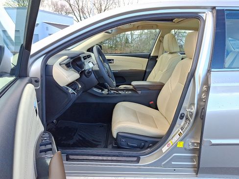 Used 2016 Toyota Avalon Limited image 22