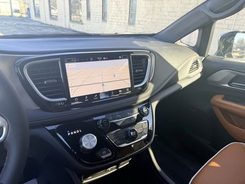 New 2026 Chrysler Pacifica Pinnacle w/ Trailer Tow Group image 23