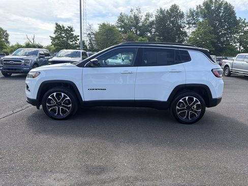 Used 2023 Jeep Compass Limited AWD/4WD image 2