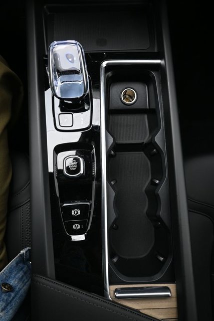 New 2027 Volvo XC60 B5 Plus AWD/4WD image 12