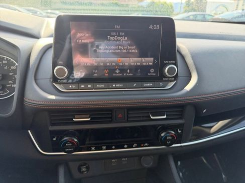 Used 2025 Nissan Rogue SV image 21