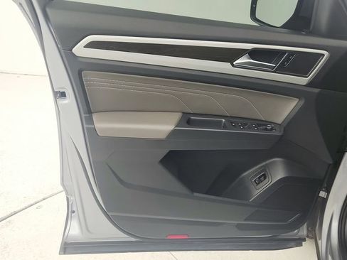 Used 2021 Volkswagen Atlas SE image 24