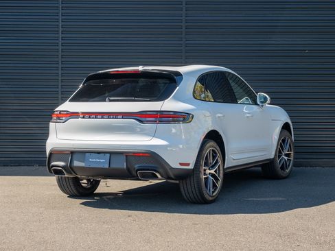 Certified 2026 Porsche Macan AWD/4WD image 8