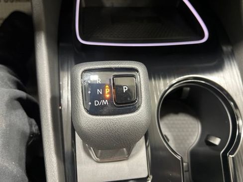 Used 2025 Nissan Rogue SL AWD/4WD image 18