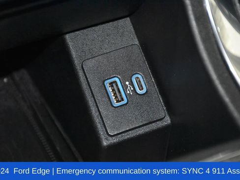 Used 2024 Ford Edge Titanium image 18