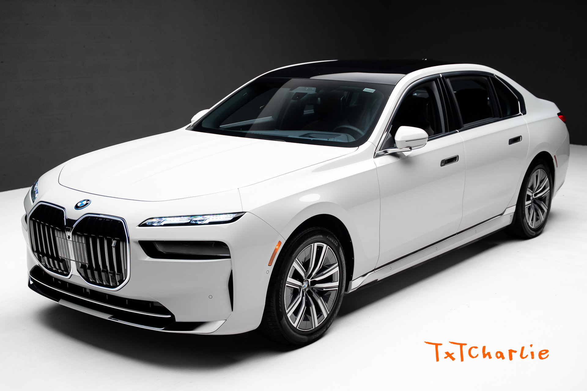 Used 2024 BMW i7 eDrive50 w/ Executive Package RWD image 1