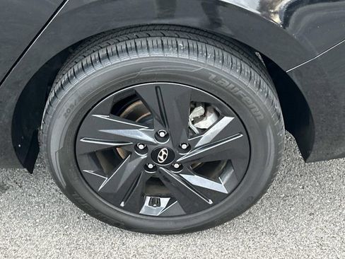 Used 2023 Hyundai Elantra SEL image 13