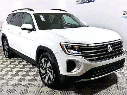Used 2025 Volkswagen Atlas SE image 3