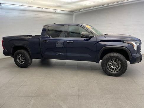 Used 2022 Toyota Tundra SR5 w/ SR5 Convenience Package AWD/4WD image 5