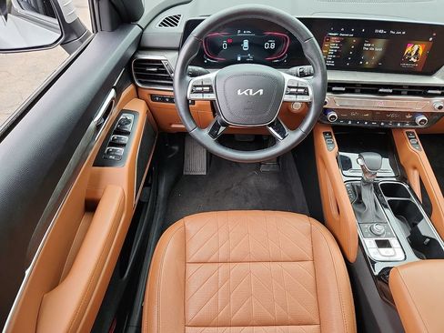 Used 2025 Kia Telluride AWD image 12