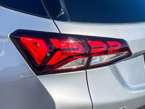 Used 2022 Chevrolet Equinox LT image 8