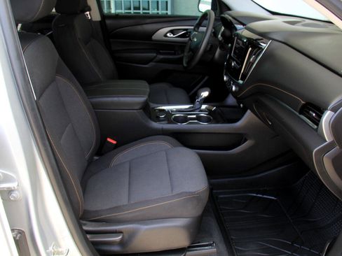 Used 2021 Chevrolet Traverse LS image 25