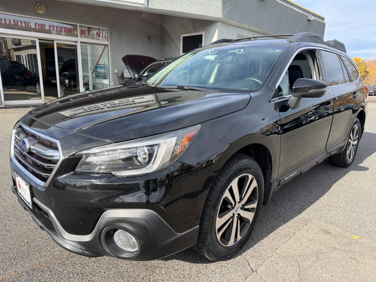 Used 2019 Subaru Outback 3.6R Limited AWD/4WD image 3
