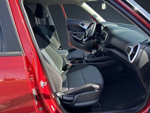 Used 2023 Kia Soul LX w/ LX Technology Package FWD image 15