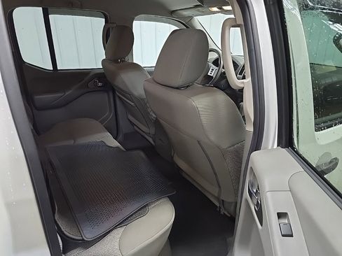 Used 2019 Nissan Frontier SV image 17