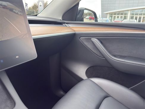 Used 2022 Tesla Model Y Performance image 22