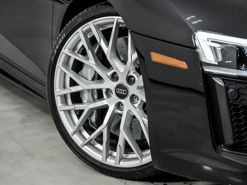 Used 2017 Audi R8 V10 w/ Ceramic Brake Package image 4