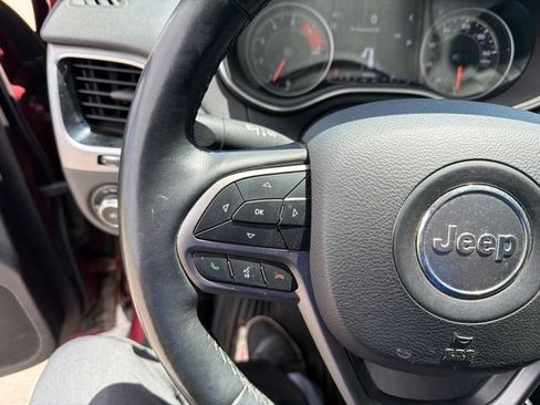 Used 2019 Jeep Cherokee Limited w/ Technology Group AWD/4WD image 19