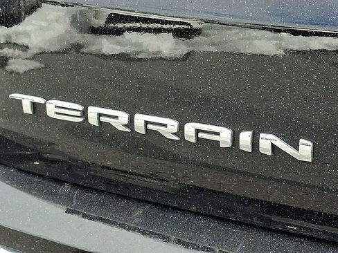 Used 2024 GMC Terrain SLT image 21