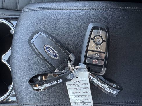 Used 2018 Ford Edge SEL w/ Equipment Group 201A AWD/4WD image 17
