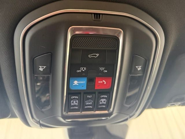 Used 2025 Jeep Grand Cherokee Overland w/ Adv Protech Group III AWD/4WD image 16