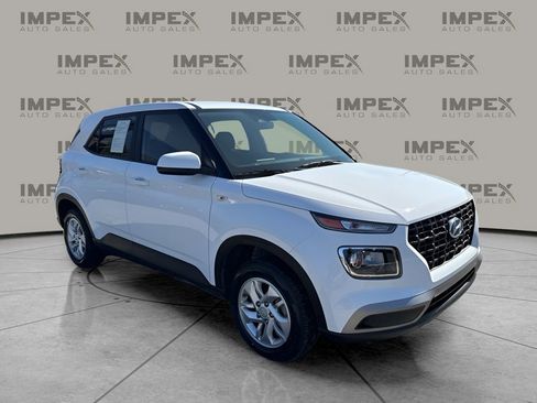Used 2025 Hyundai Venue SE image 7
