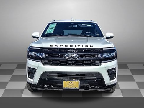 Used 2023 Ford Expedition Limited image 2