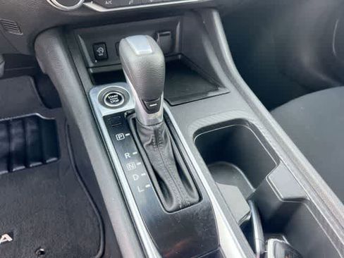 Used 2024 Nissan Sentra SV FWD image 16